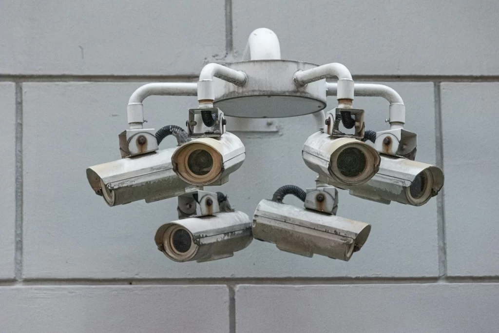 Six surveillance cameras, like Real User Monitoring, observe from every angle, ensuring nothing goes unnoticed.